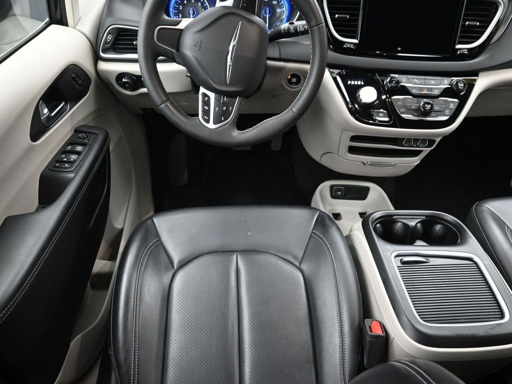 Used 2023 Black Chrysler Touring L image 14
