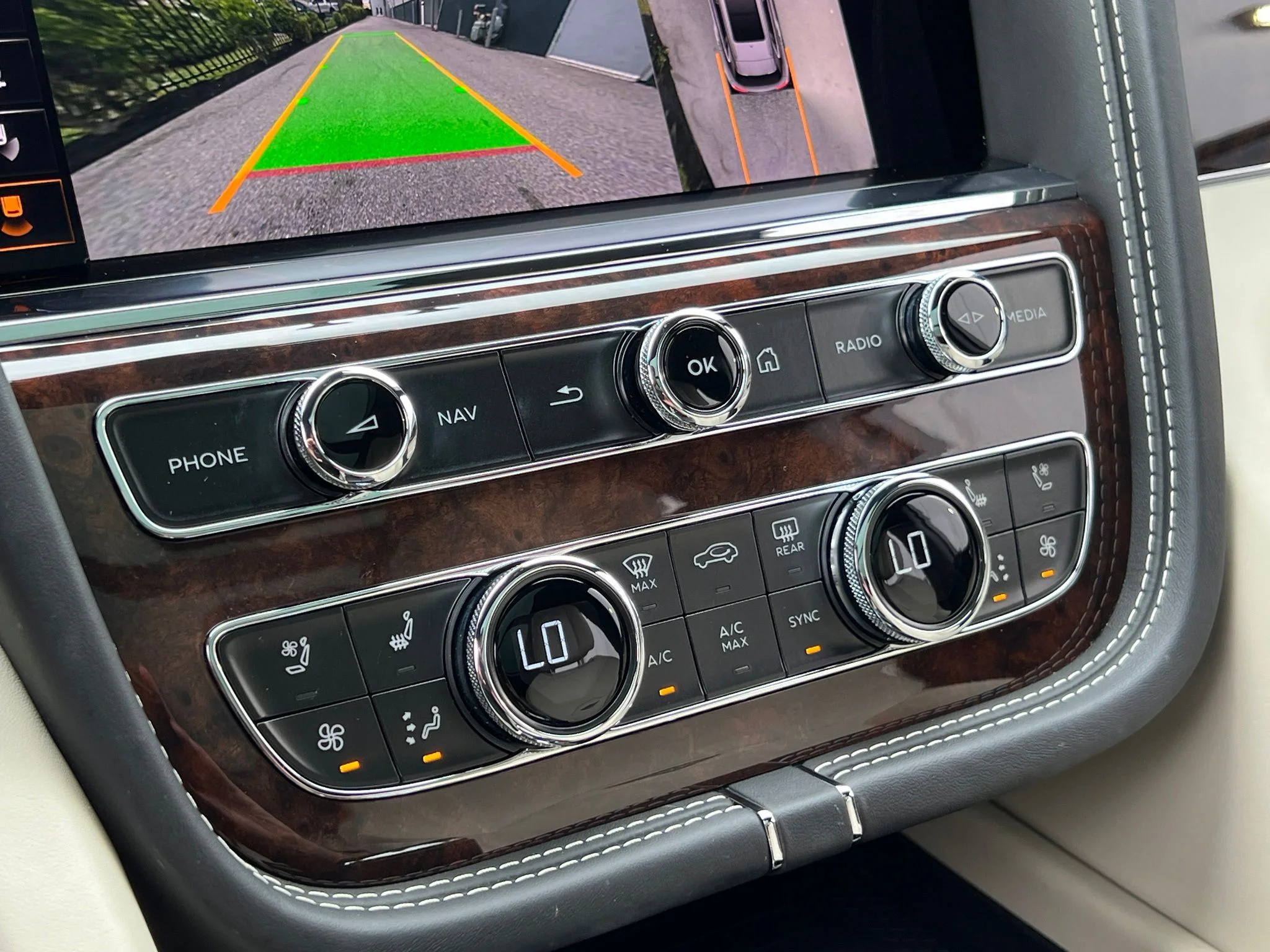 Used 2023 Blue Bentley  image 29