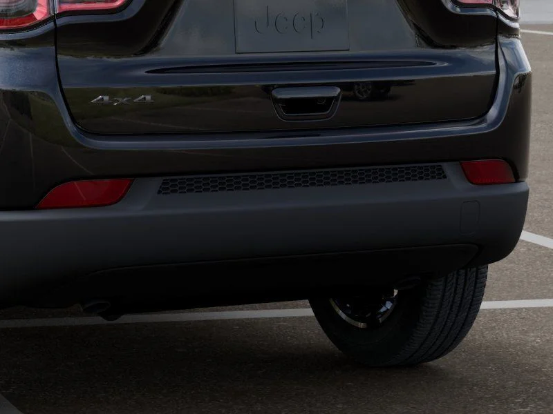 New 2026 Diamond Black Crystal Pearl-Coat Exterior Paint Jeep Latitude image 13