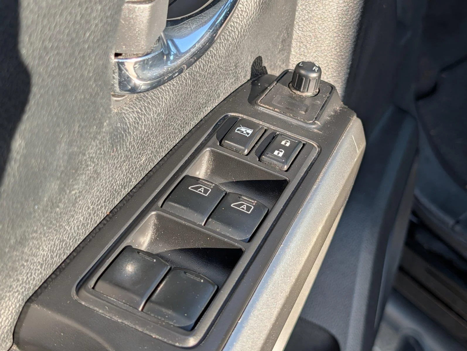 Used 2022 Super Black Nissan SV image 15
