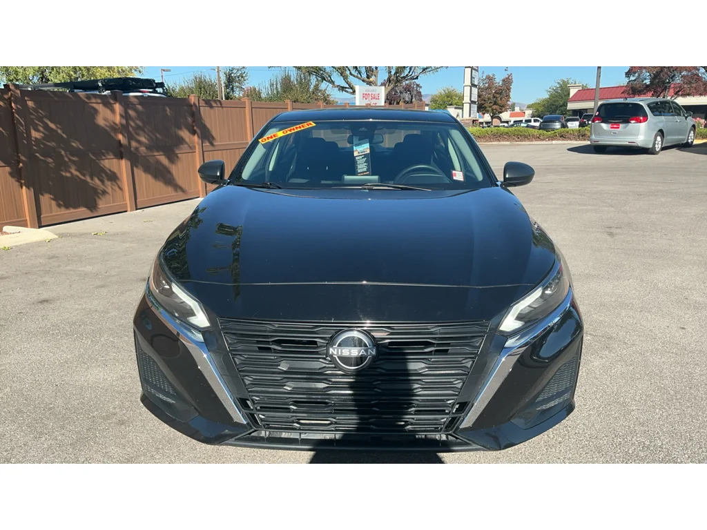 Used 2025 Super Black Nissan SV image 2