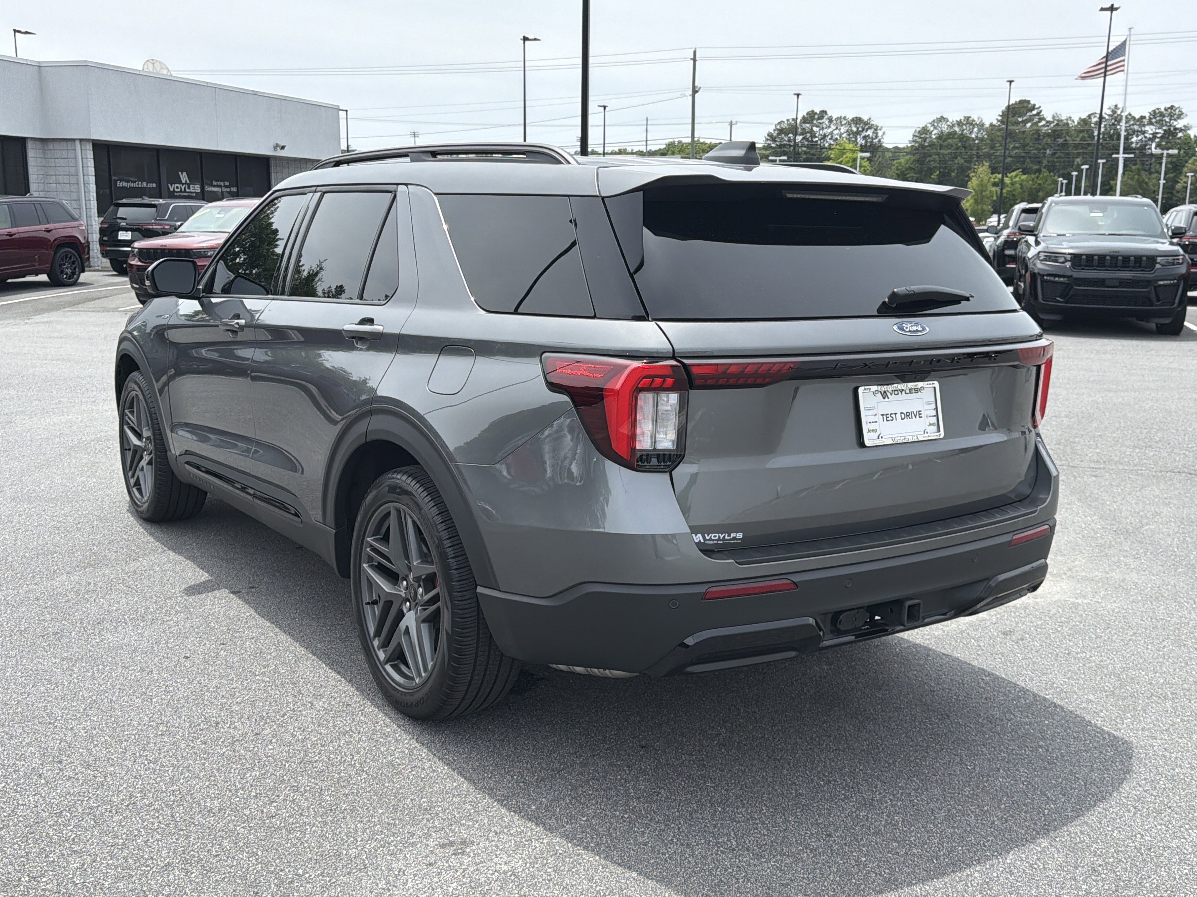 Used 2025 Gray Metallic Ford ST-Line image 6