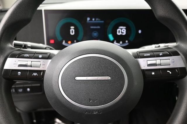Used 2025 Silver Hyundai SEL image 17