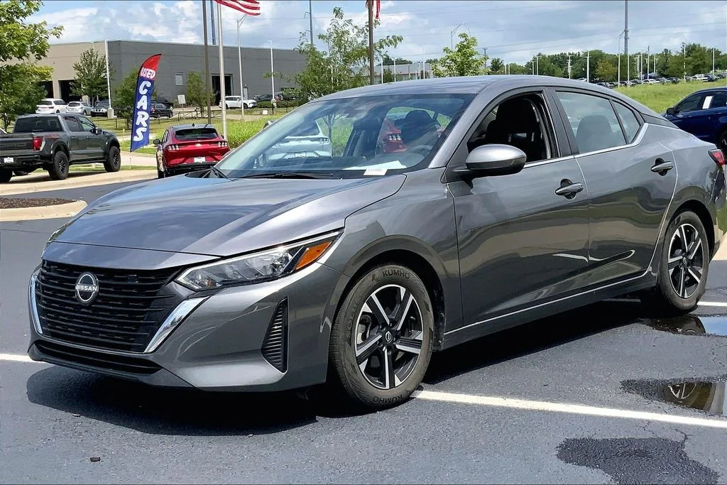 Used 2024 Gray Nissan SV image 5