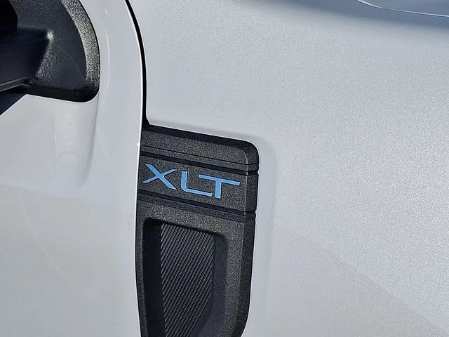 New 2025 Space White Metallic Ford XLT image 15