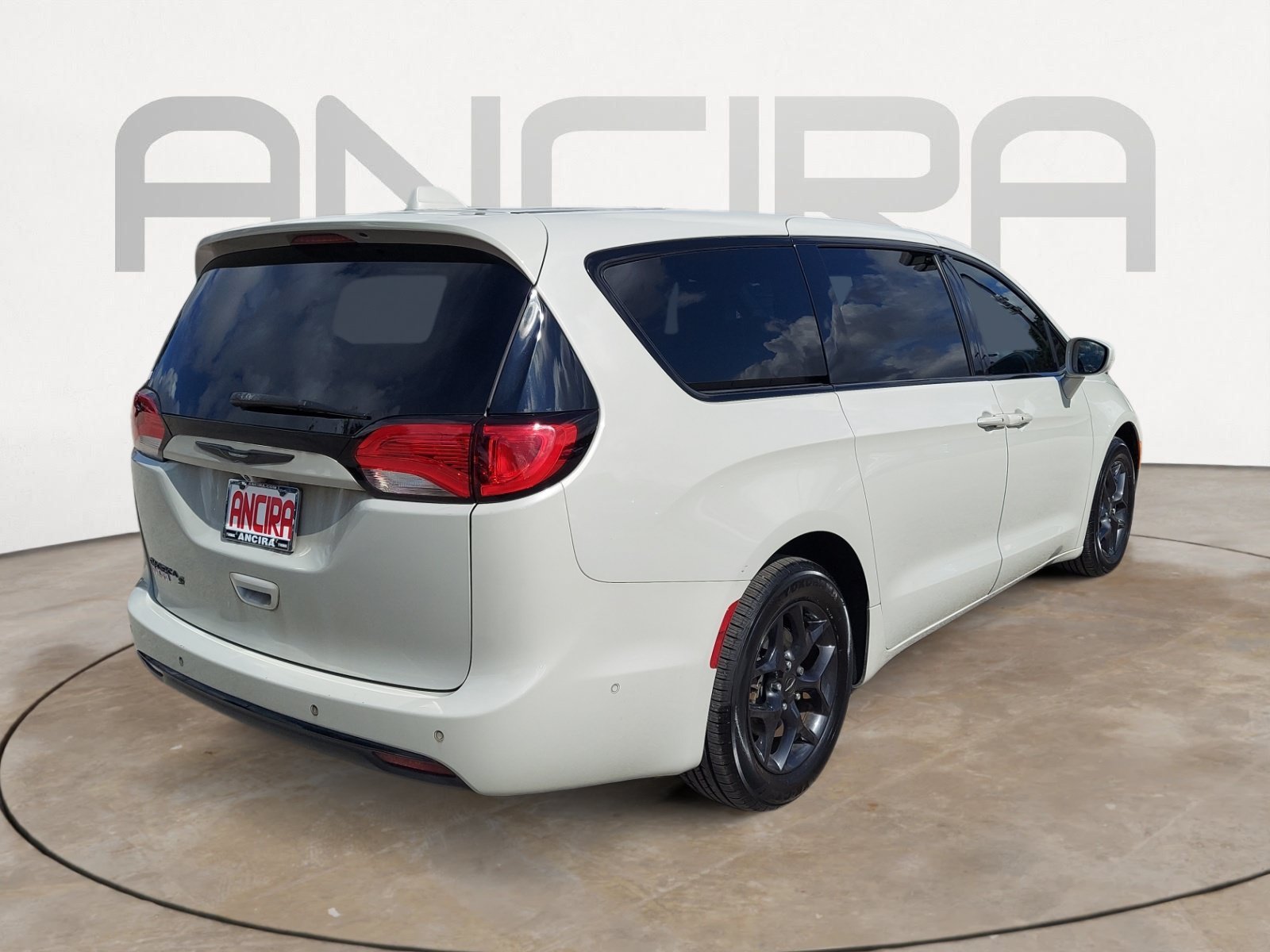 Used 2020 Luxury White Pearlcoat Chrysler Touring image 10