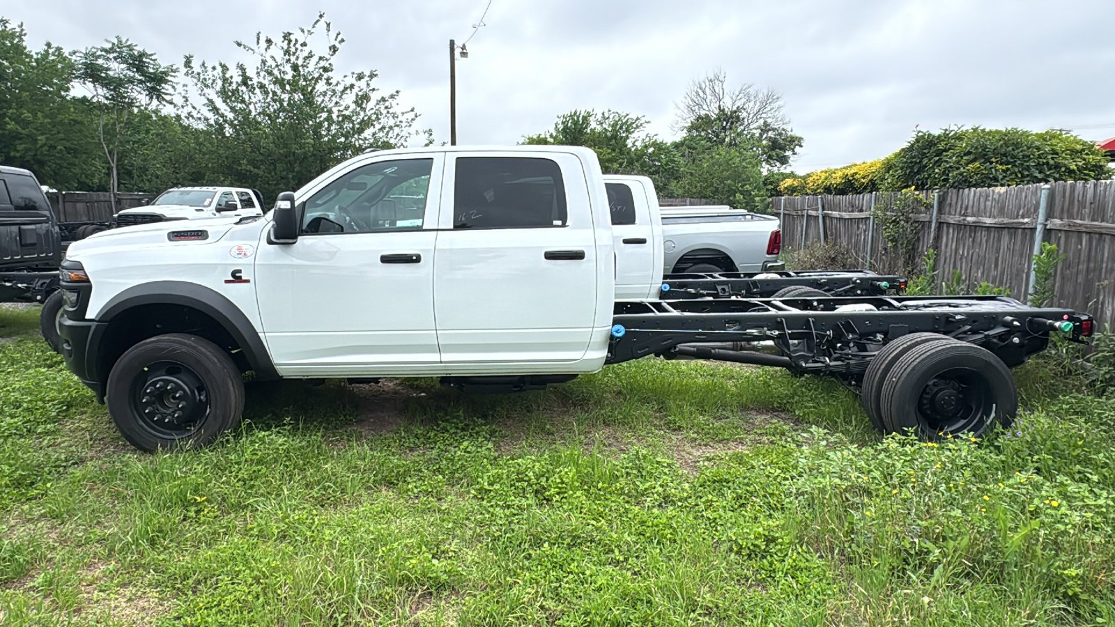 New 2026 Bright White Clear-Coat Exterior Paint RAM Tradesman image 6