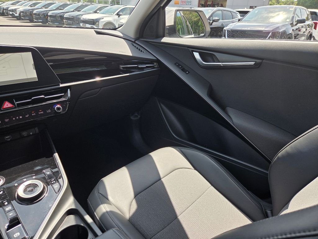 Used 2023 White Kia EX image 16