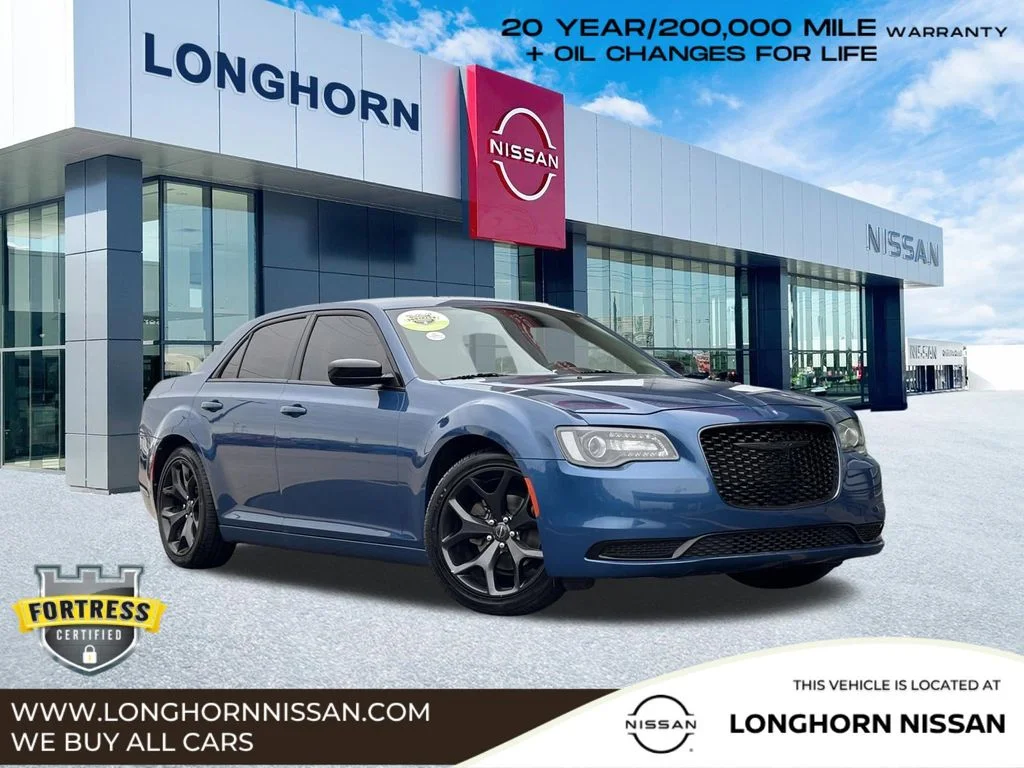 2021 Chrysler 300 Touring's photo