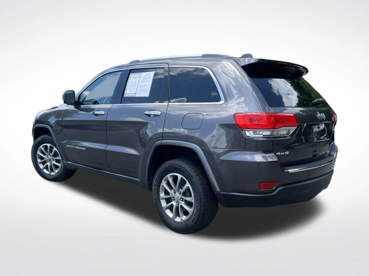 Used 2015 Gray Jeep Limited image 3