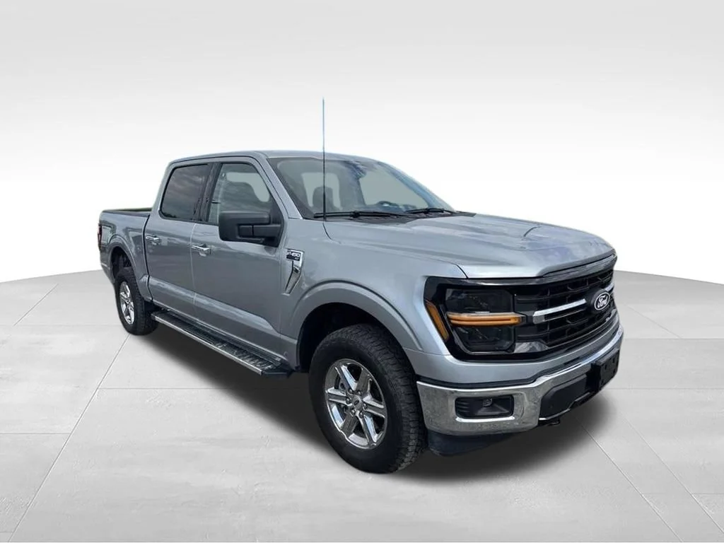Used 2025 Silver Ford XLT image 3
