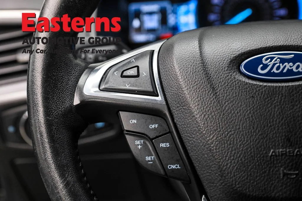 Used 2022 Black Ford SEL image 15