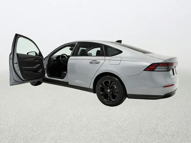Used 2025 Gray Honda SE image 17