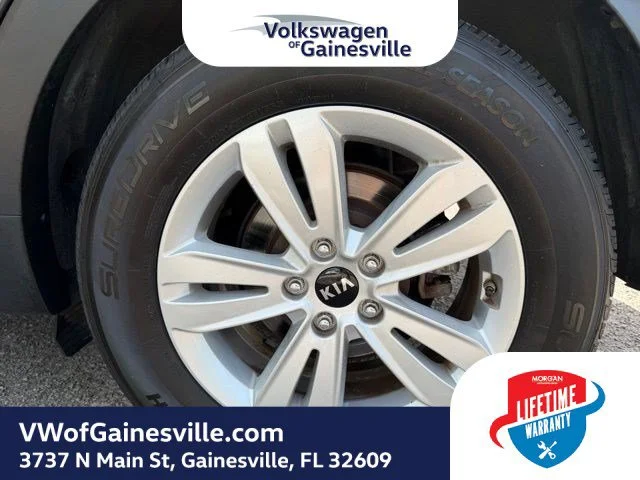 Used 2018 Hyper Red Kia LX image 29
