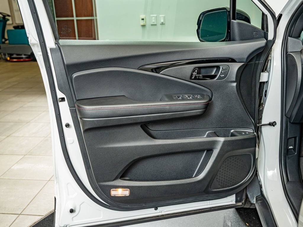 Used 2024 Platinum White Pearl Honda Black Edition image 19