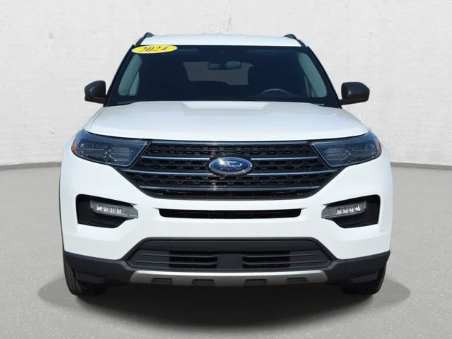 Used 2024 White Metallic Ford XLT image 2