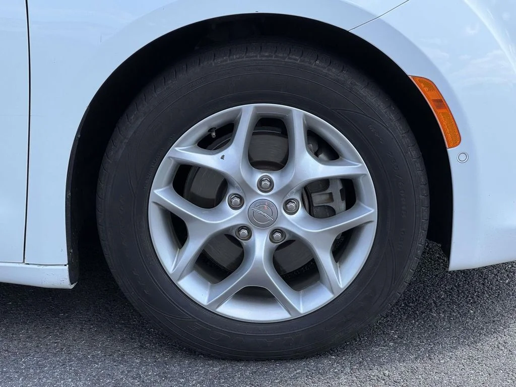 Used 2018 White Chrysler Touring L Plus image 11
