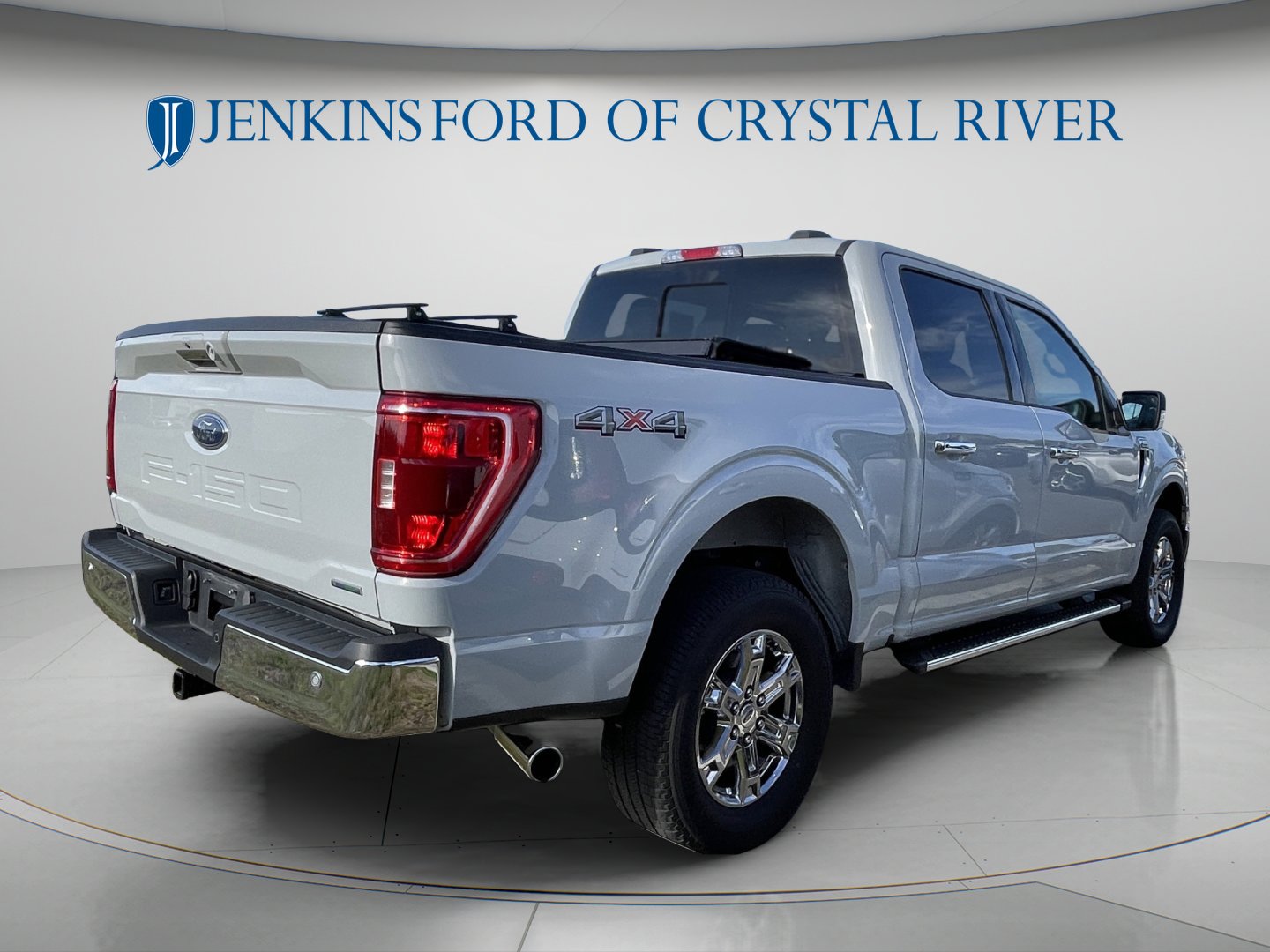 Used 2023 Avalanche Ford XLT image 3