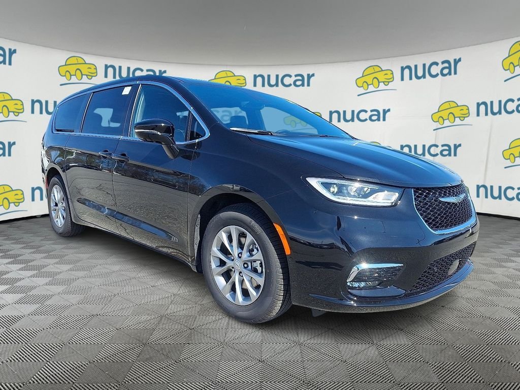 2026 Chrysler Pacifica Limited's photo