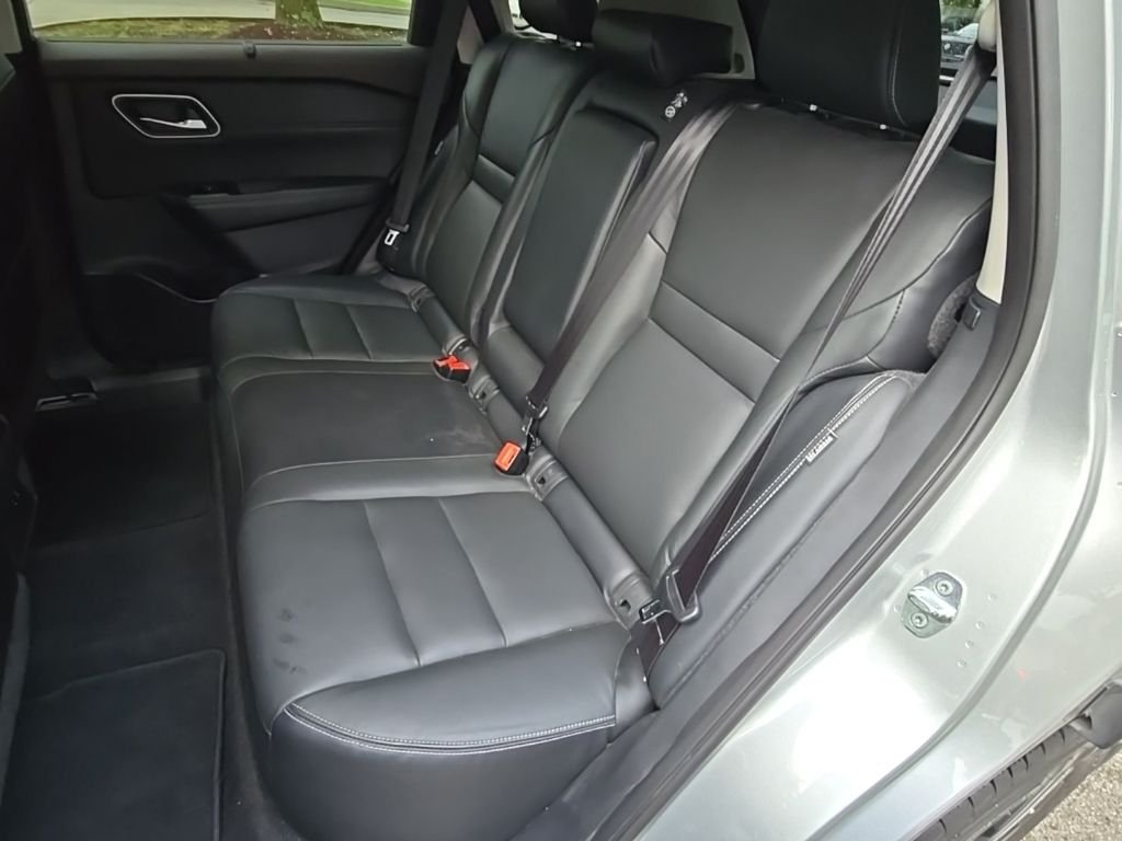 Used 2021 Silver Nissan SL image 16
