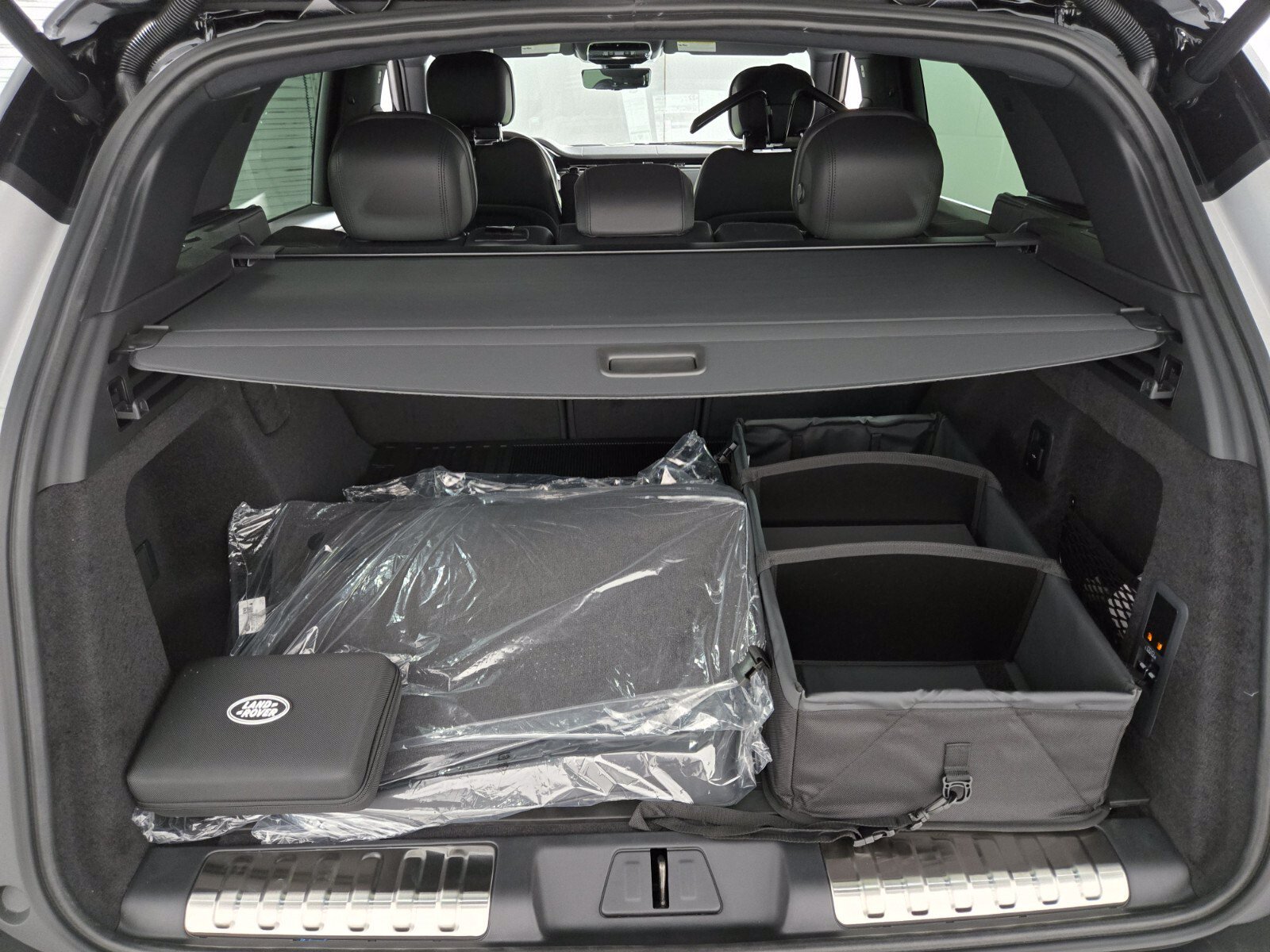 New 2027 Borasco Grey Land Rover Dynamic SE image 15