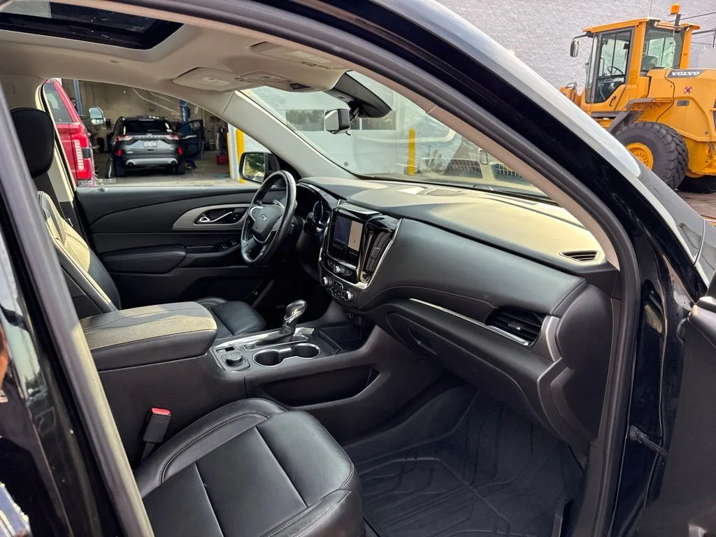Used 2021 Mosaic Black Metallic Chevrolet RS image 35