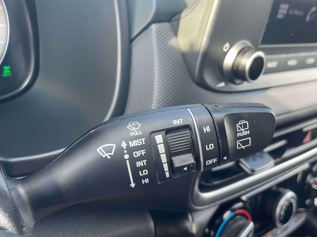Used 2022 Green Hyundai SE image 24