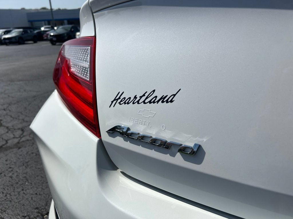 Used 2017 White Honda EX-L image 12