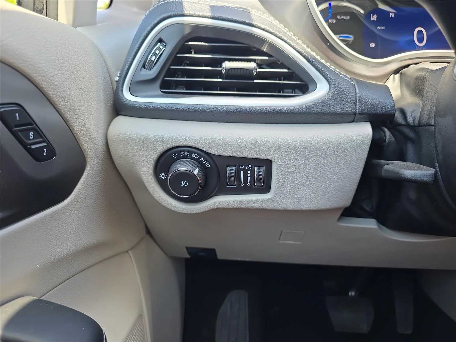 Used 2024 Black Chrysler Hybrid Select image 23