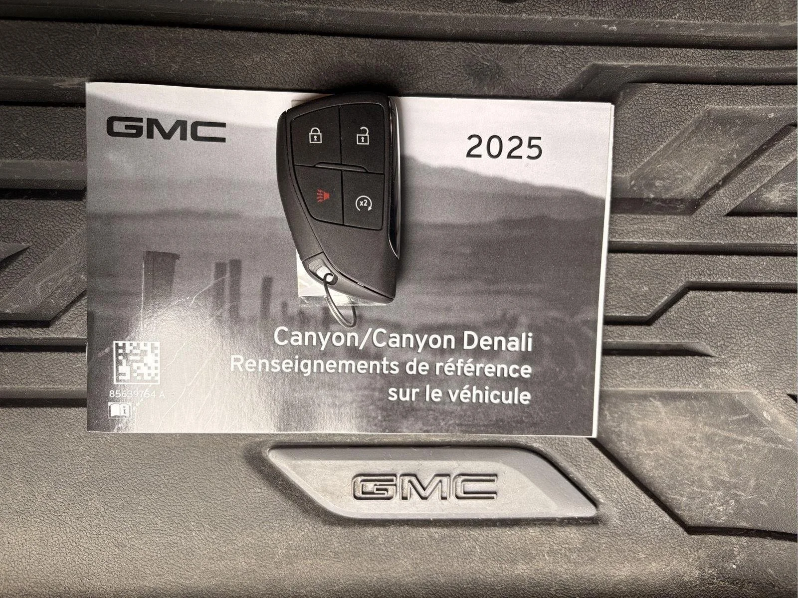 Used 2025 Onyx Black GMC Denali image 21