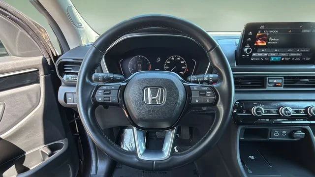 Used 2025  Honda Touring image 12