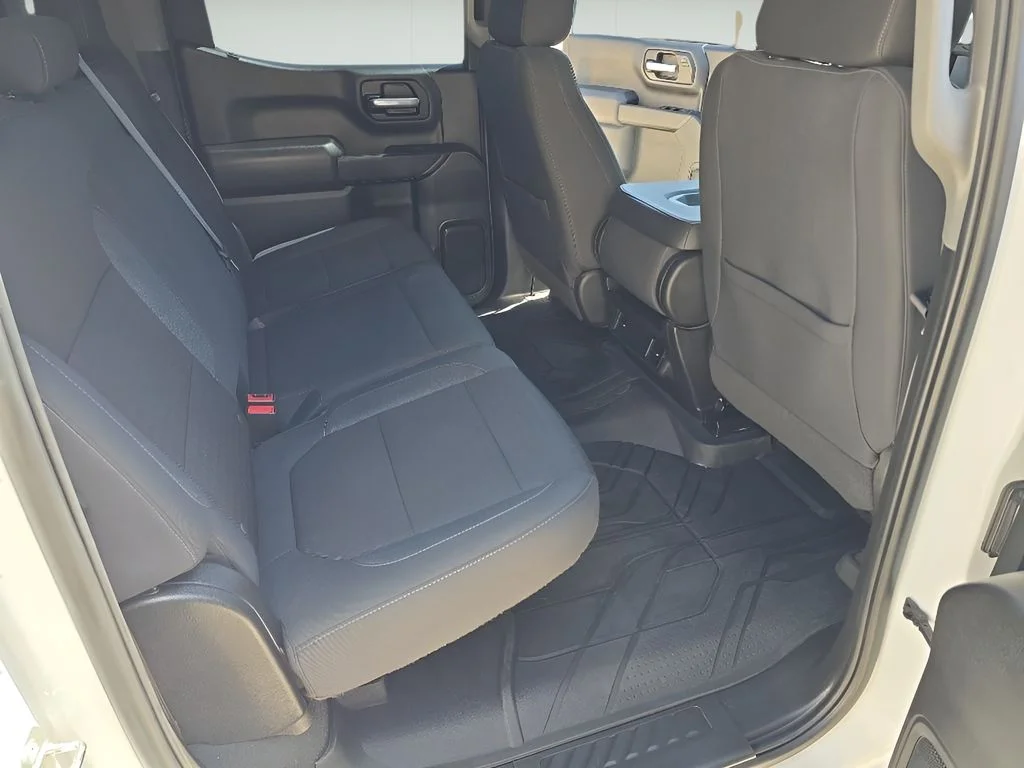Used 2022 White Chevrolet Custom image 18
