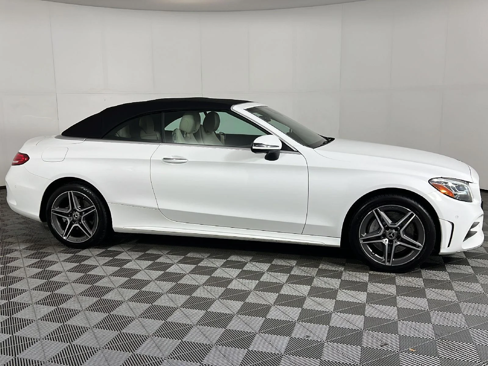Used 2020 Polar White Mercedes-Benz C 300 image 3
