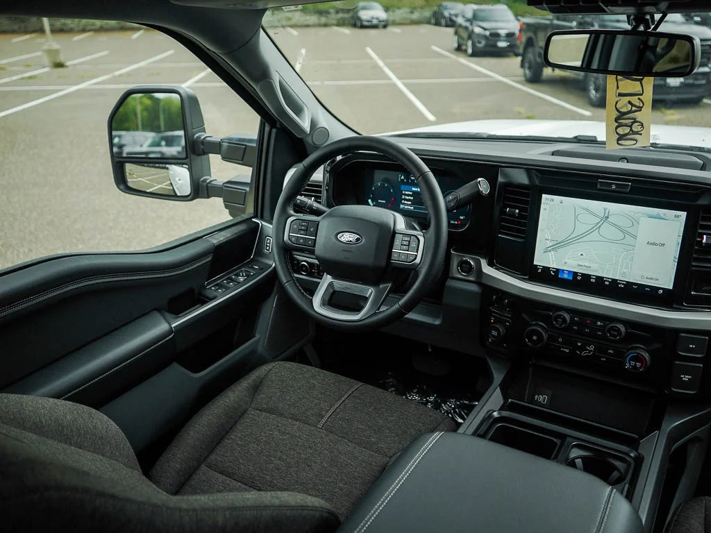 New 2027 Oxford White Ford F-350® XLT image 16