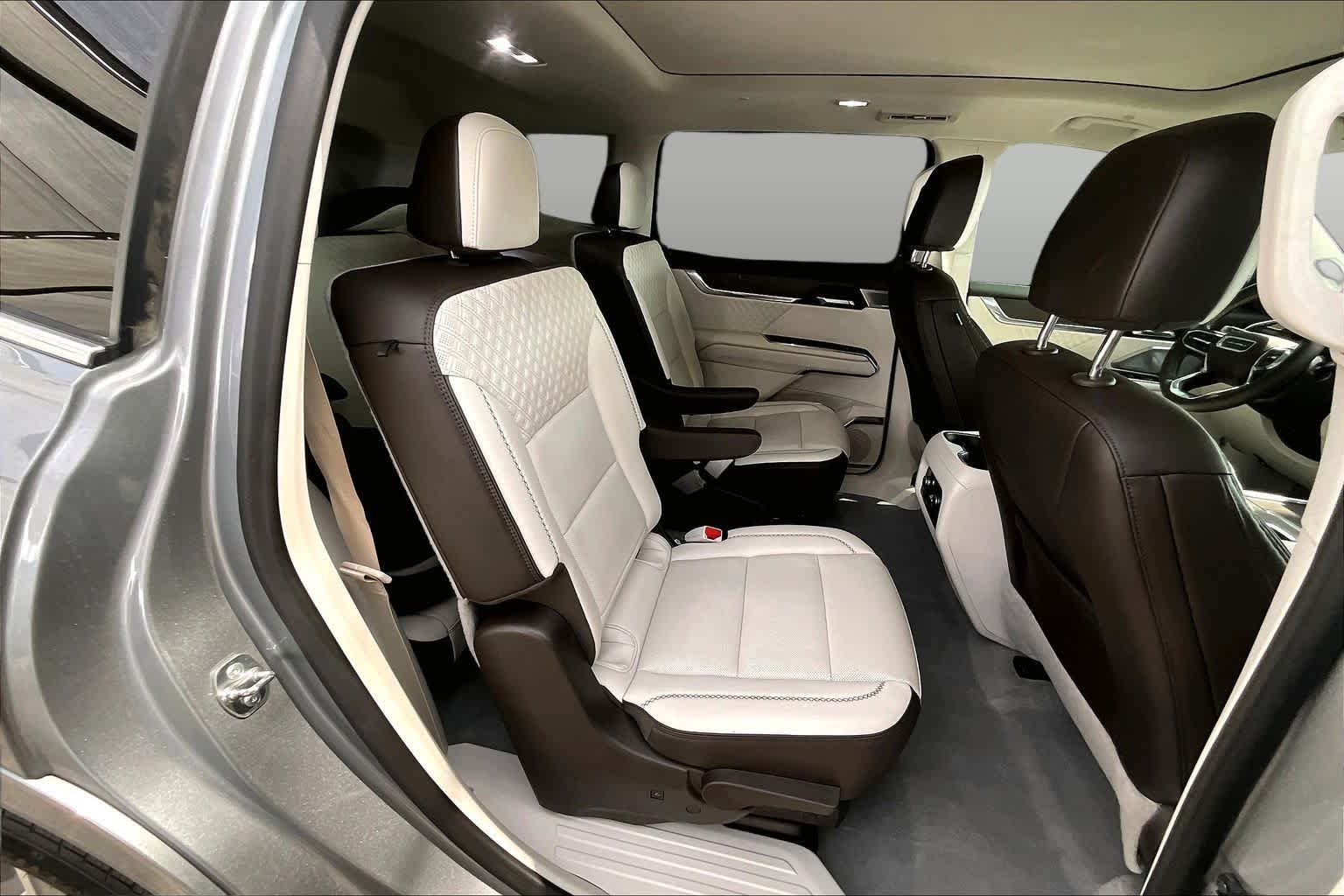 Used 2024 Sterling Metallic GMC FWD Denali image 20