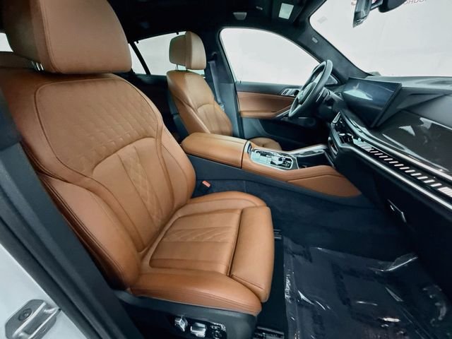Used 2024 White Metallic BMW M60i image 30