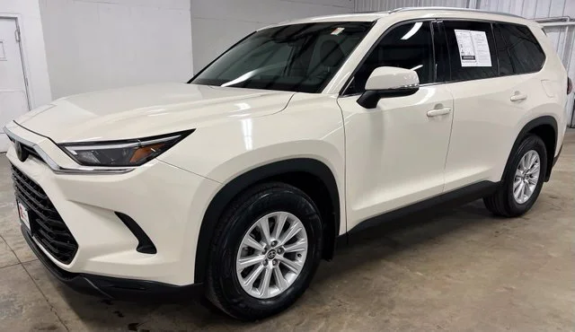Used 2024 White Toyota XLE image 3