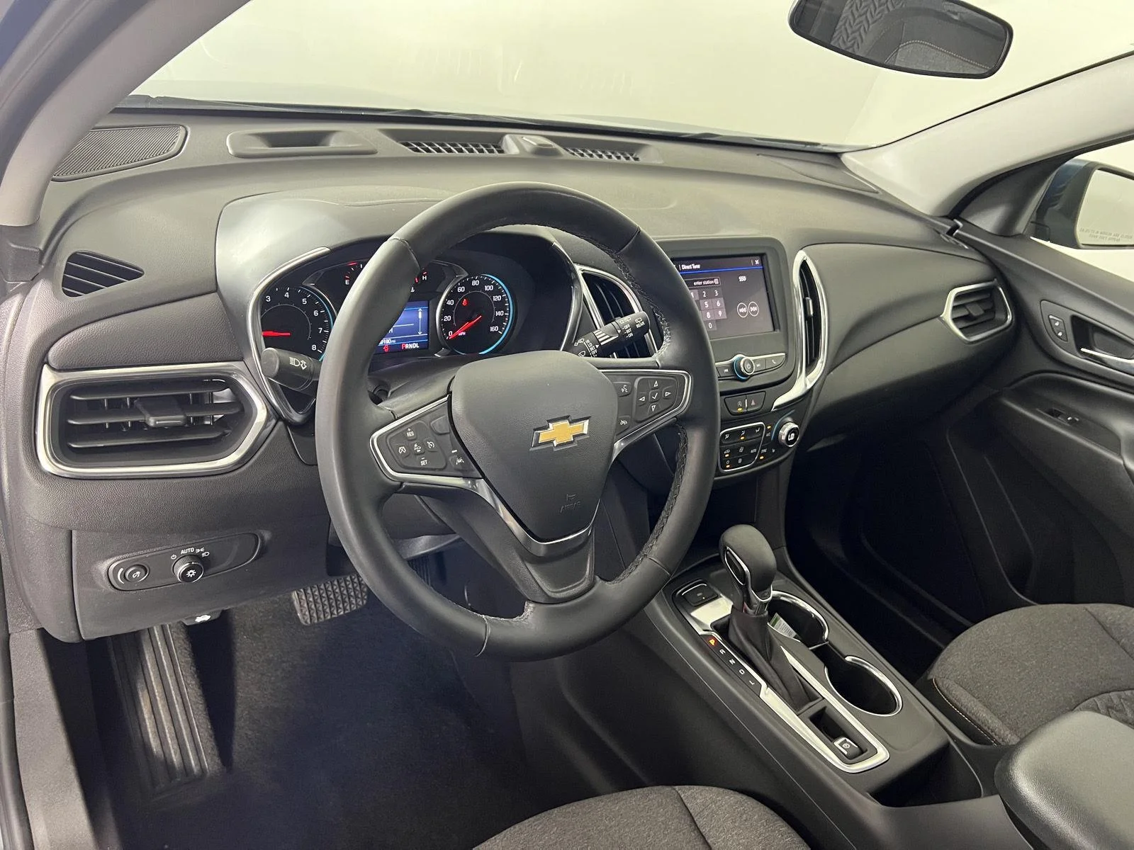 Used 2024 Lakeshore Blue Metallic Chevrolet LT image 3