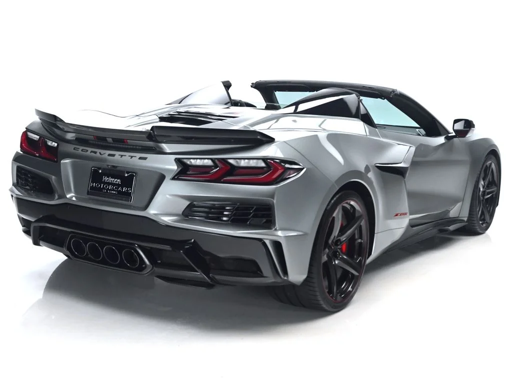 Used 2024 Gray Metallic Chevrolet Z06 image 7