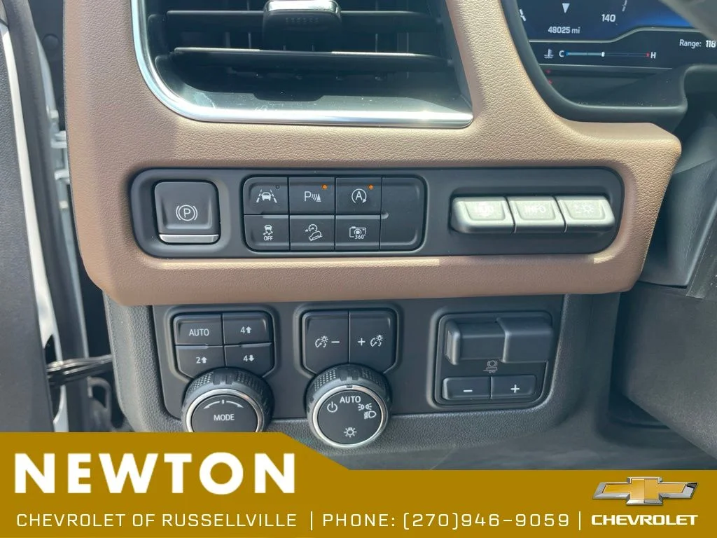 Used 2024 Pearl Chevrolet High Country image 6