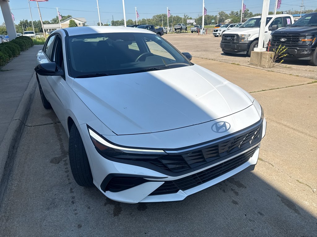 Used 2025 Serenity White Hyundai SEL Sport image 4