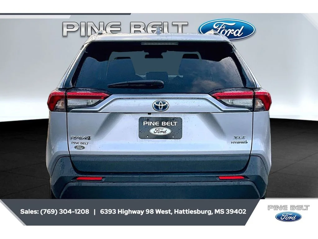 2024 Toyota RAV4 XLE - Photo 4