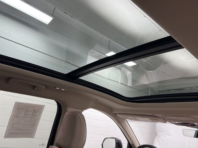 Used 2023 White Lincoln Reserve image 28