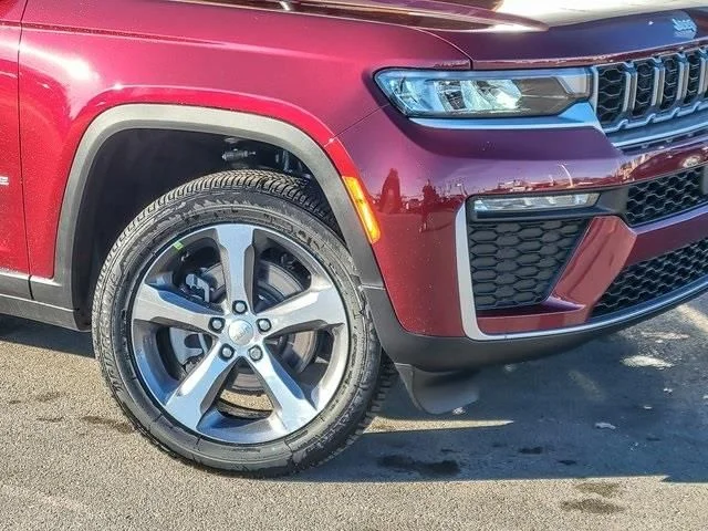 New 2026 Velvet Red Pearl-Coat Exterior Paint Jeep Limited image 3
