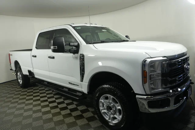 New 2026 Oxford White Ford F-250® XLT image 1