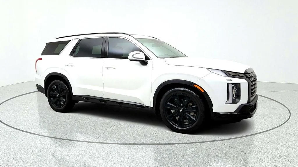 Used 2023 Hyper White Hyundai XRT AWD image 3