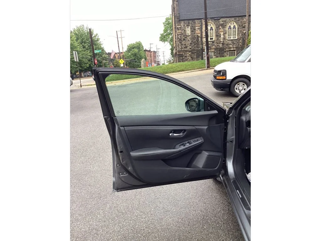Used 2022 Gray Nissan SV image 17