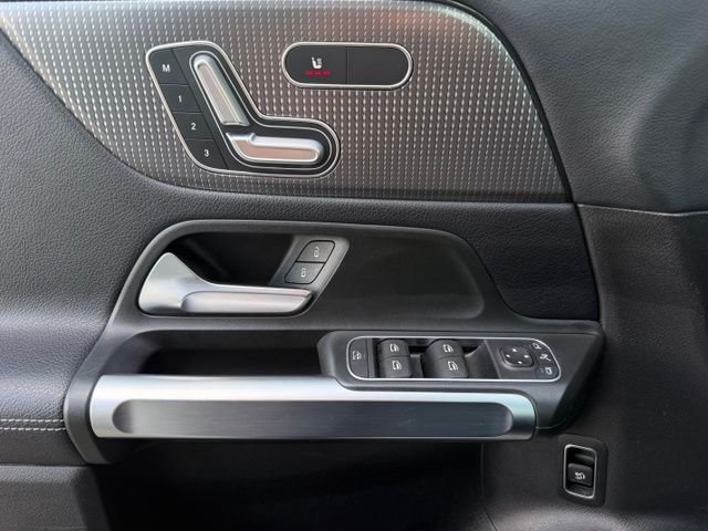 Used 2020 Silver Mercedes-Benz GLB 250 image 16