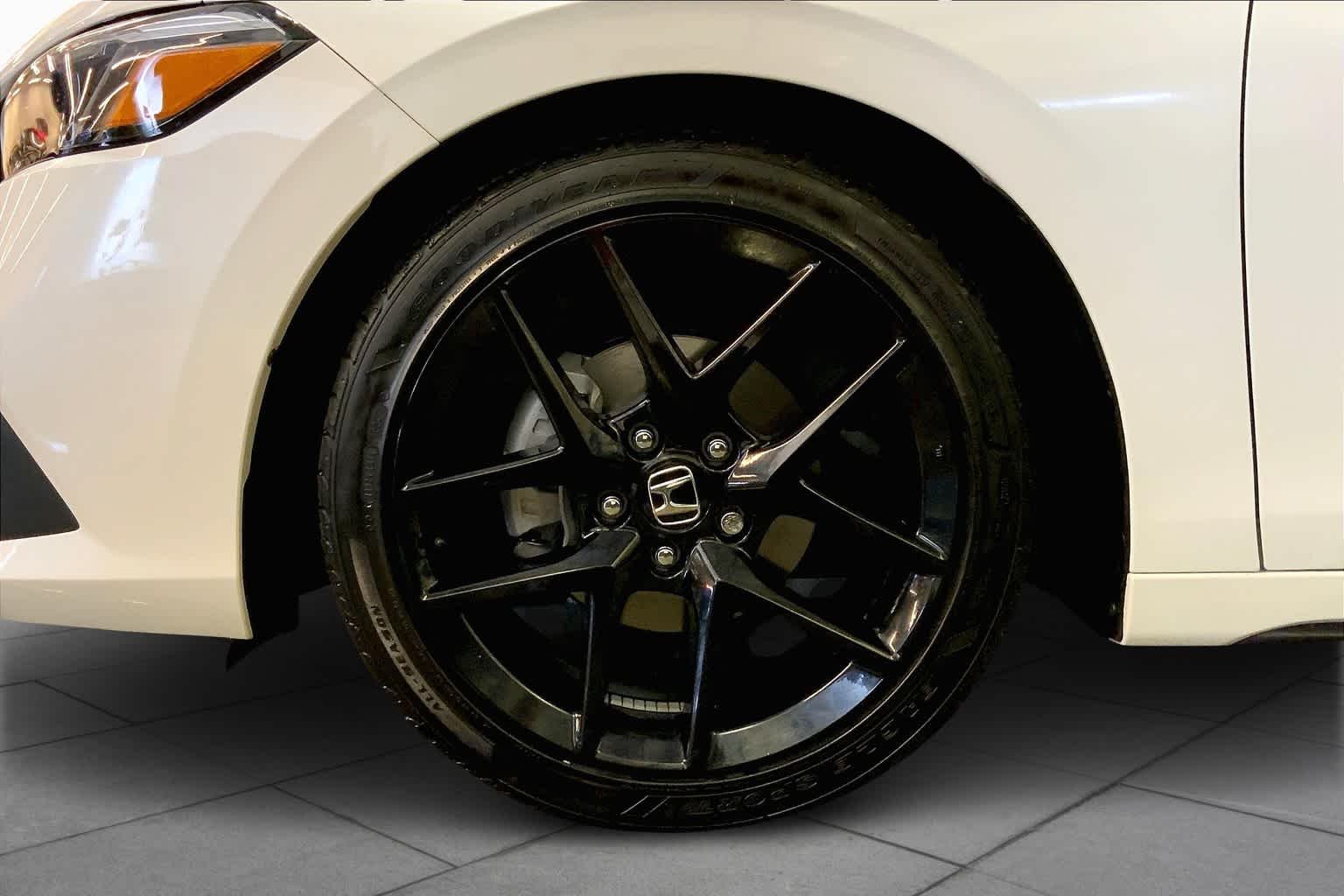Used 2024 Platinum White Pearl Honda Sport image 20