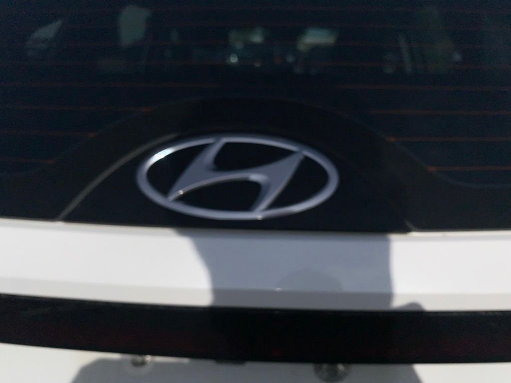 Used 2023 White Hyundai SE image 14